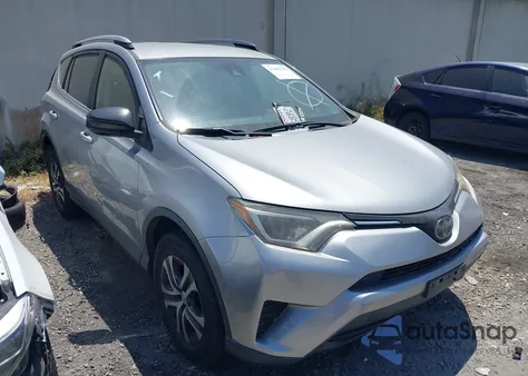 2018 Toyota Rav4 Le z USA, uszkodzony, nr VIN JTMZFREV8JD126387